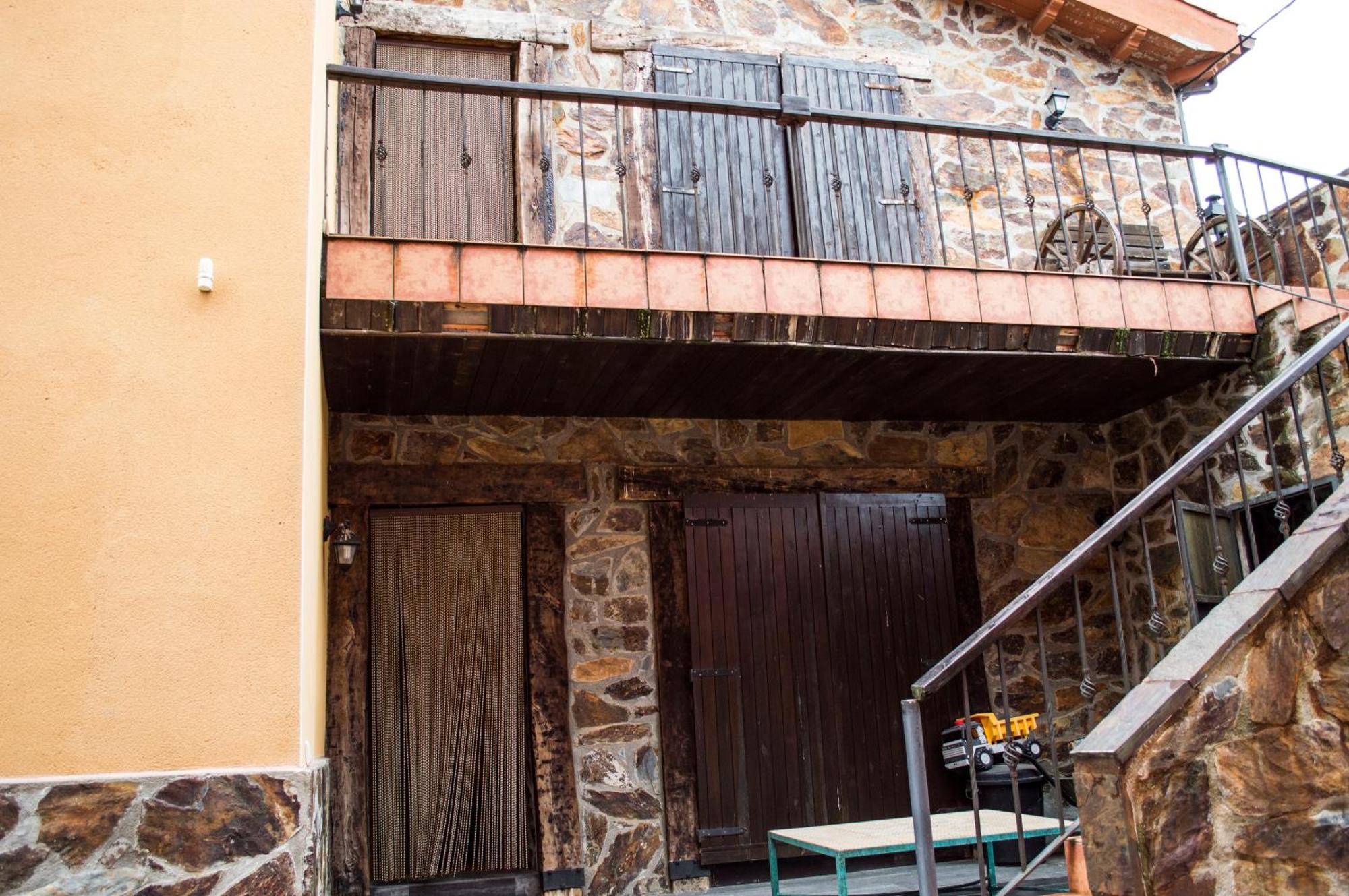 Apartamentos Rurales Alvado Tamajon Exterior photo