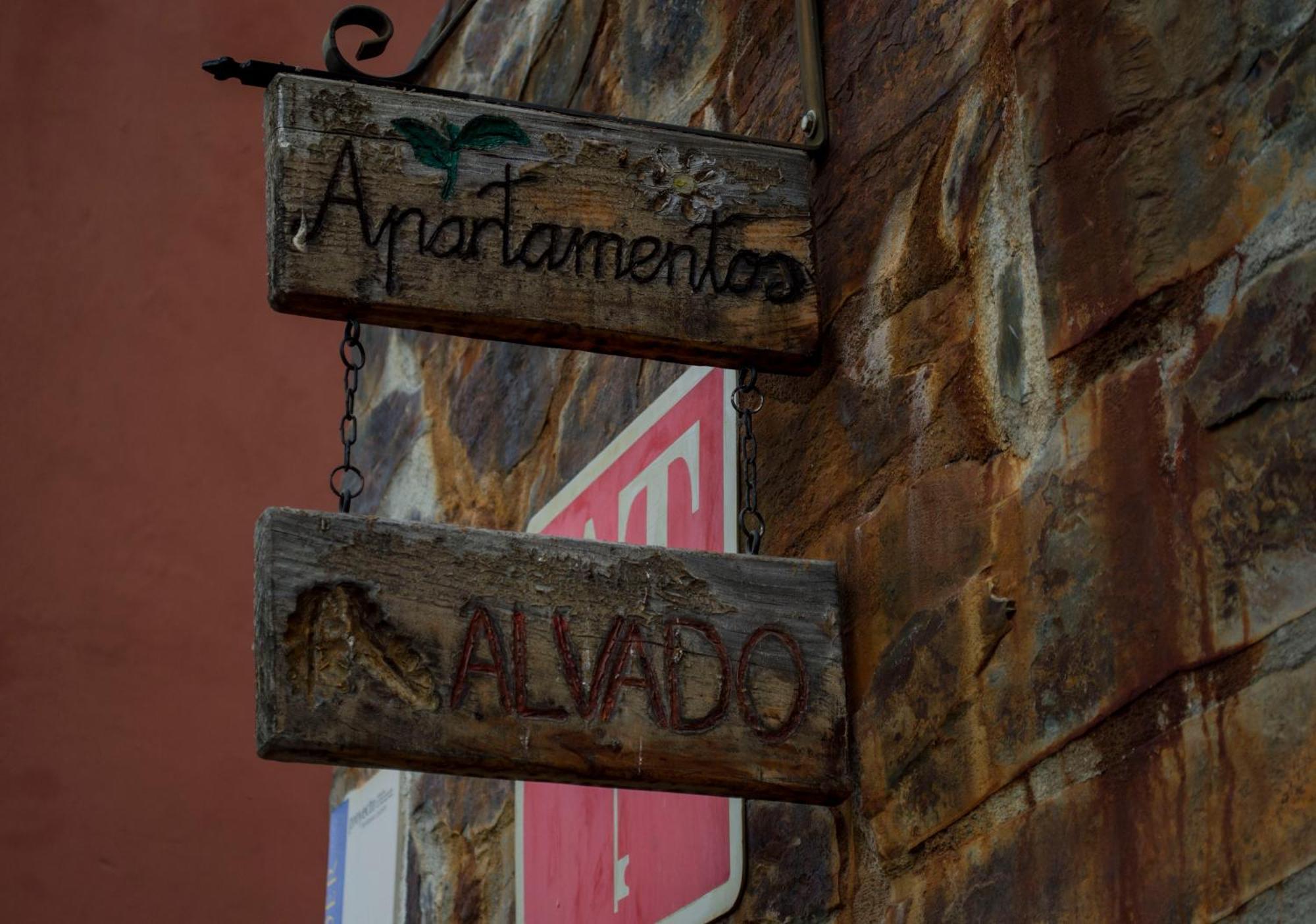 Apartamentos Rurales Alvado Tamajon Exterior photo